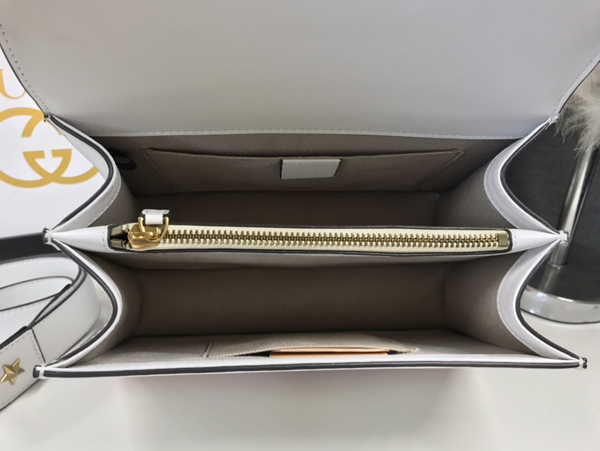 激安グッチバッグコピー着用イメージ